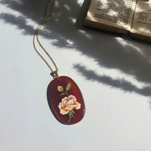 Hand-Painted18K Gold Rose Agate Pendant